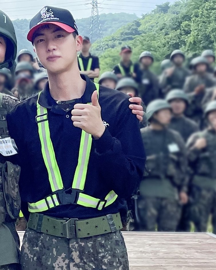 144pjin's tweet photo. KIM SEOKJIN ??????? https://t.co/BGDc0iQORb