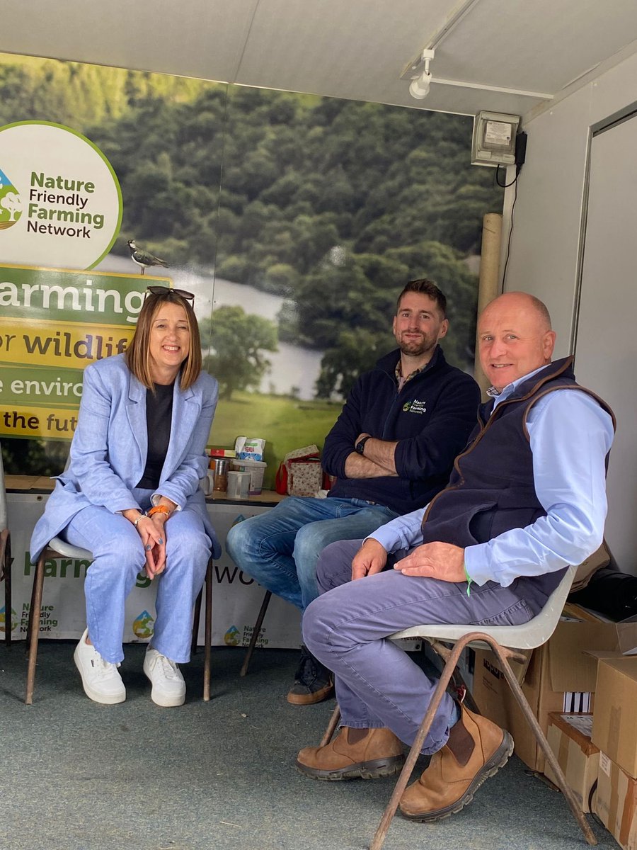 Great to discuss #naturefriendlyfarming with Members of the Senedd at the @royalwelshshow 

Political support across all parties to develop policies that faciliate and reward regenerative farming 🌱

Amdani 💪