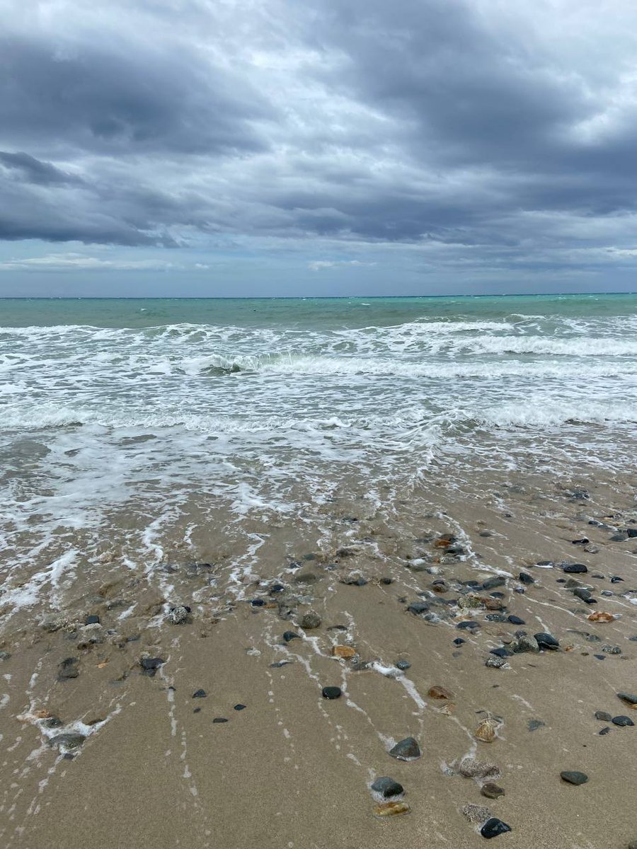 Agustinjerusha's tweet photo. Life's a beach. Find your wave. https://t.co/HonYATDYdD