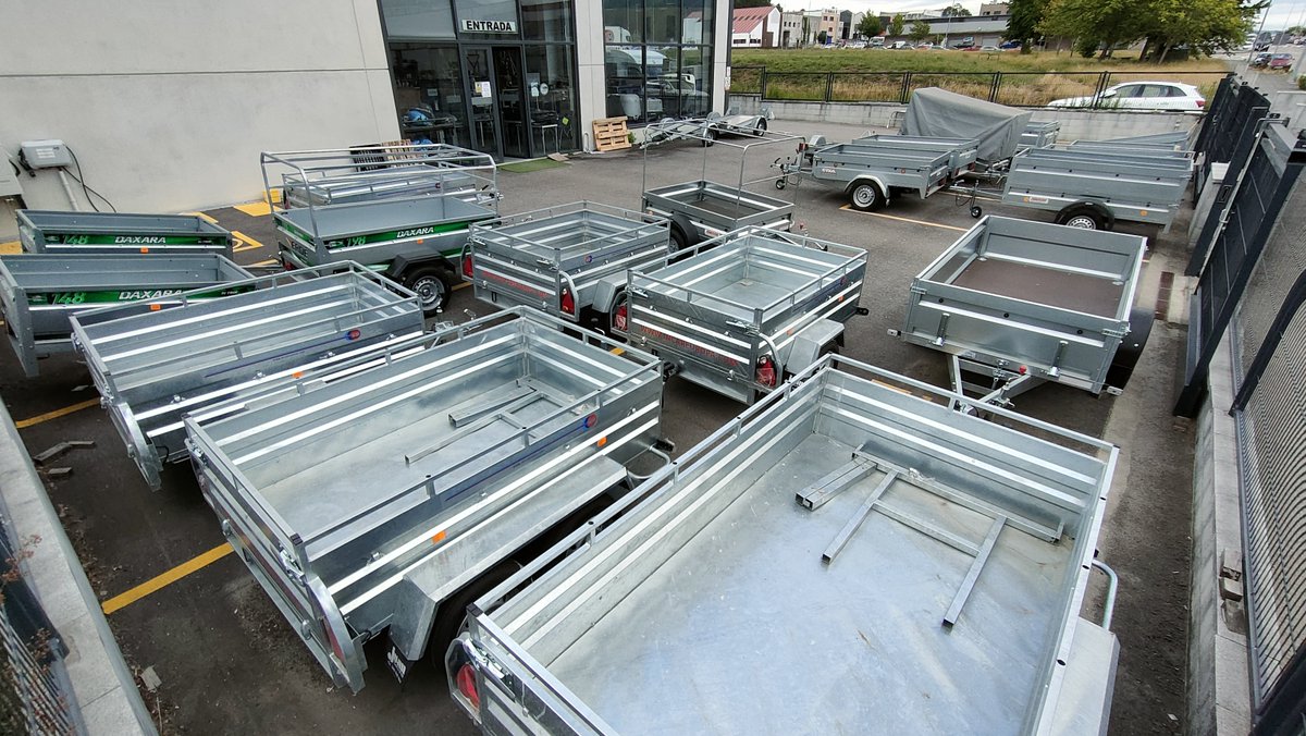 CaravanasJuan's tweet photo. Tenemos todo tipo remolques. Para uso doméstico, industrial, portamotos, náuticos. De un eje o dos, con toldo, grandes, pequeños...También colocamos el enganche. Visítanos en Pol. Ind. A Granxa, O Porriño. https://t.co/fMFnMpk8bG
#muevetuvida #caravanasjuan #remolques https://t.co/4eENbg94KT