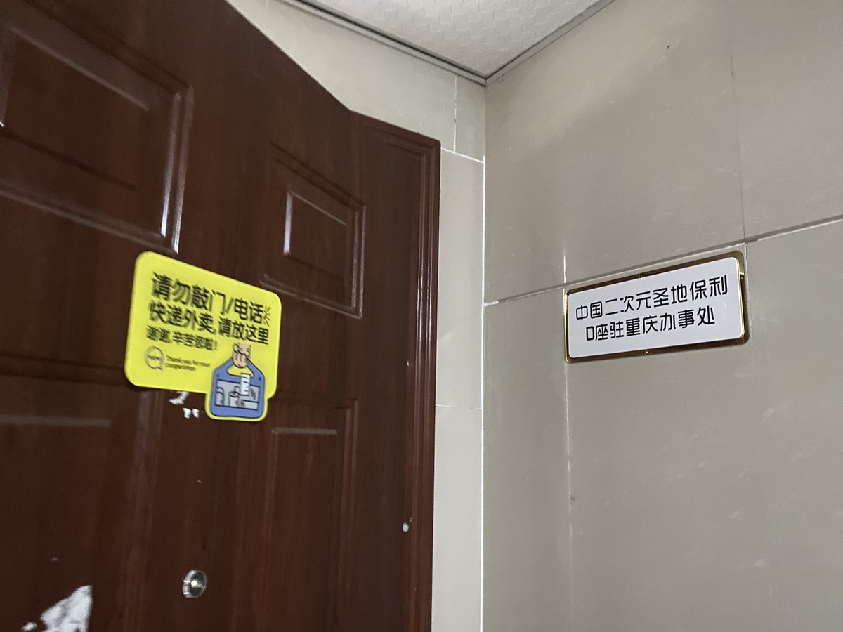 消失了一个月，终于搬家搬完了，以后在重庆定居了，欢迎妹妹们找我拍照 https://t.co/ozPZAz4e83