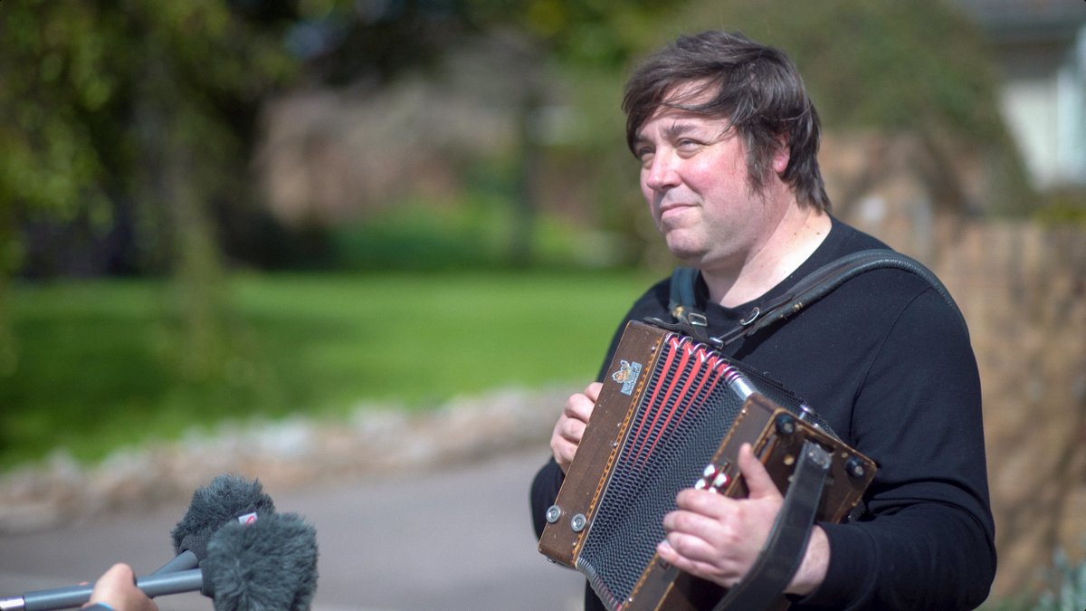 folkonfoot's tweet image. Peter Knight &amp;amp; @squeezyjohn (@knightandspiers) will be meeting us along The Big Walk at the Crown Hotel, Long Melford on Tue 15 Aug

Listen to their episode with the @Gigspanner Big Band, feat @raynor_winn: pod.fo/e/121a64

Donate to The Big Walk: folkonfoot.com/bigwalk