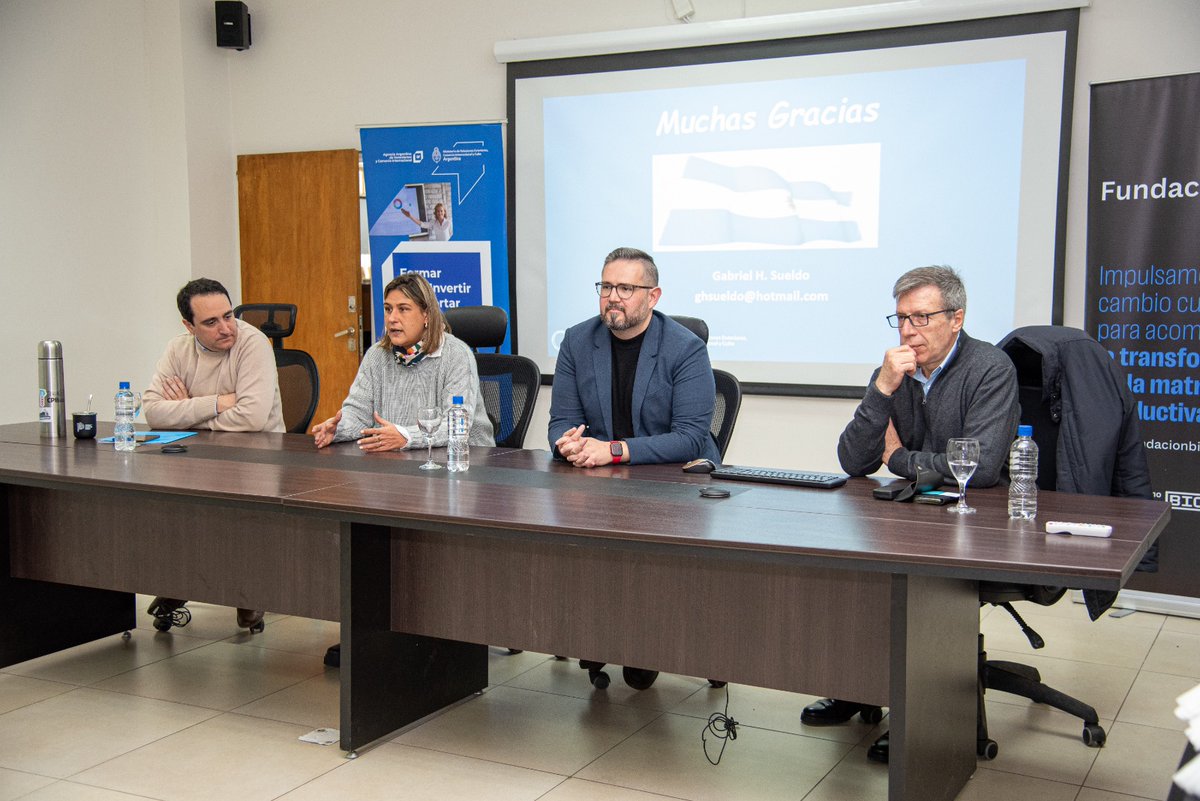 ⭕|El Puerto de San Nicolás fue sede de un encuentro para promover las exportaciones de okas Pymes

👇🏼 Leé la nota aquí 
goo.su/tCPwe