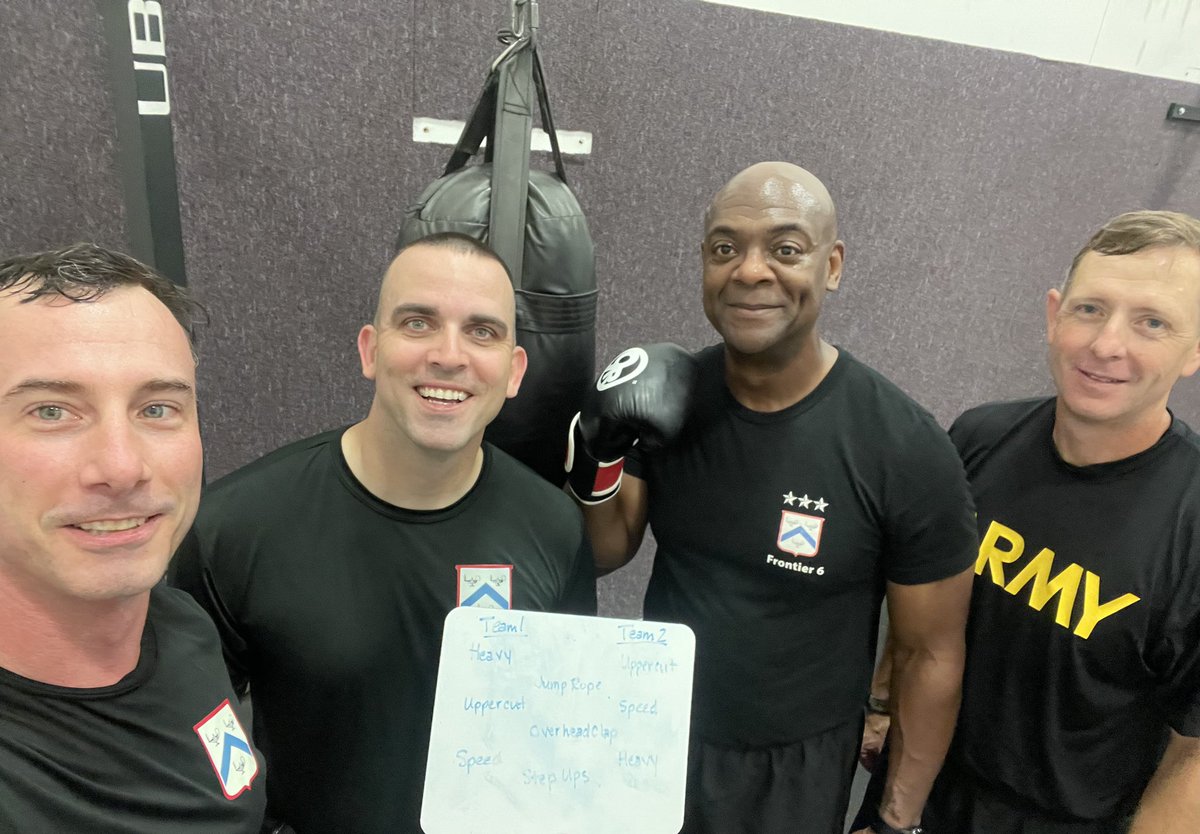 Beags_Beagle's tweet image. IT’S FRIDAY - Knock it out 🥊 9 rounds of sweat and pain 😊 There are no Muhammad Ali’s on our team but we won’t quit either 👏🏾 Have a great day! #9rounds