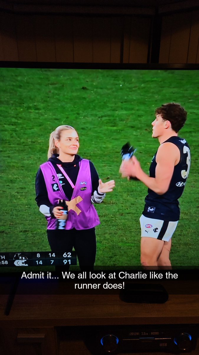 Get someone who looks at you like this runner looks at Charlie!
#AFLPiesBlues