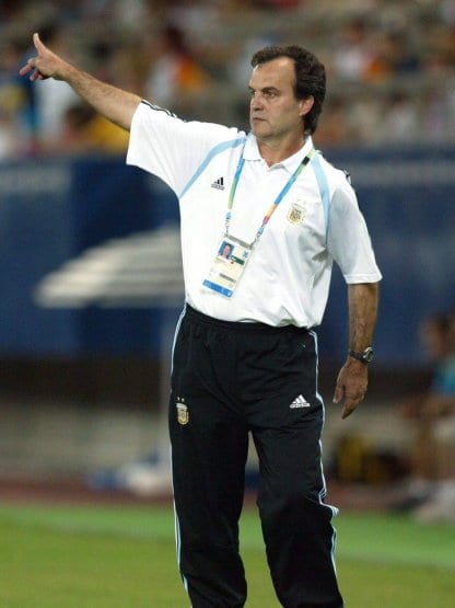 MundoBielsa's tweet photo. "Alguna vez pensé que mi moderación en el éxito me la iban a devolver en el dolor, pero no, te terminan de masacrar. Yo ya aprendí a ser moderado en el éxito y sólido en el fracaso" Marcelo Bielsa https://t.co/IPo9ai82Iw