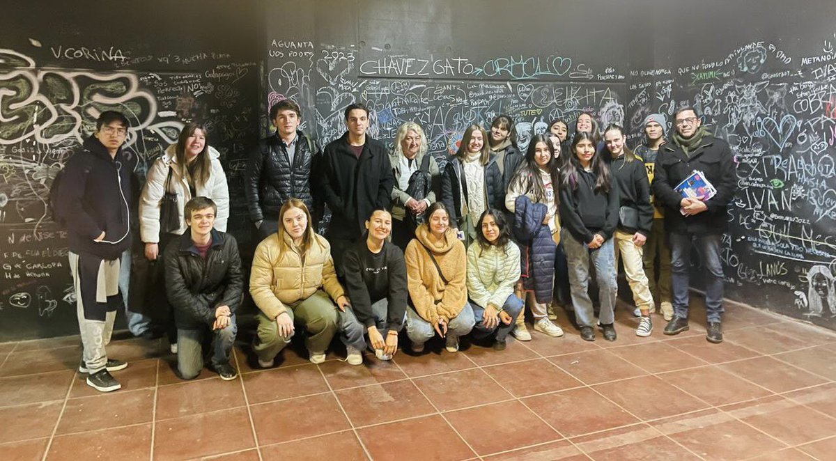 m_legui13's tweet photo. Abrimos mesa 9:00h #Aula328 #Fadu #CBC #TheWall #trayectos #Finales by @m_legui13 https://t.co/wOl0qAuvRm