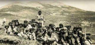 DEMGenelMerkezi's tweet photo. 33 Kürt’ün katledildiği Geliyê Sefo (Sefo Deresi) Katliamının üzerinden 80 yıl geçti. Katliamın emrini veren zihniyet bugün hala Kürt halkına yönelik baskı ve inkar politikasını sürdürüyor. Bu topraklarda gerçekleşen katliamların hesabını sorana kadar mücadelemiz sürecektir! https://t.co/ZV2vV2IGMy