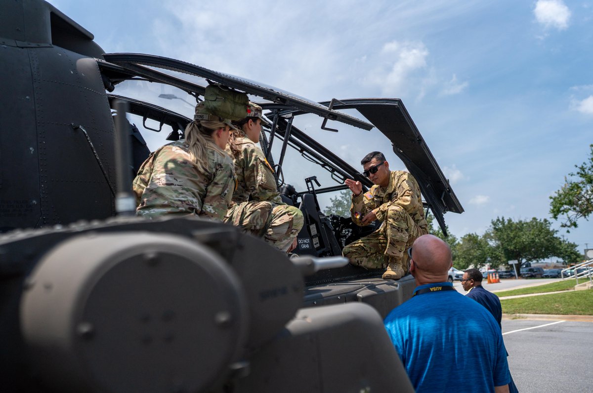 82ndABNDiv's tweet photo. #ICYMI Earlier this week Paratroopers within The Division participated in the AUSA Warfighter Summit &amp; Exposition at the Crown Complex in Fayetteville, NC. A great example of how we continue to lead the fight in transformation!
#TransformTheDivision #AATW #AUSA https://t.co/xYn8AiuuNh