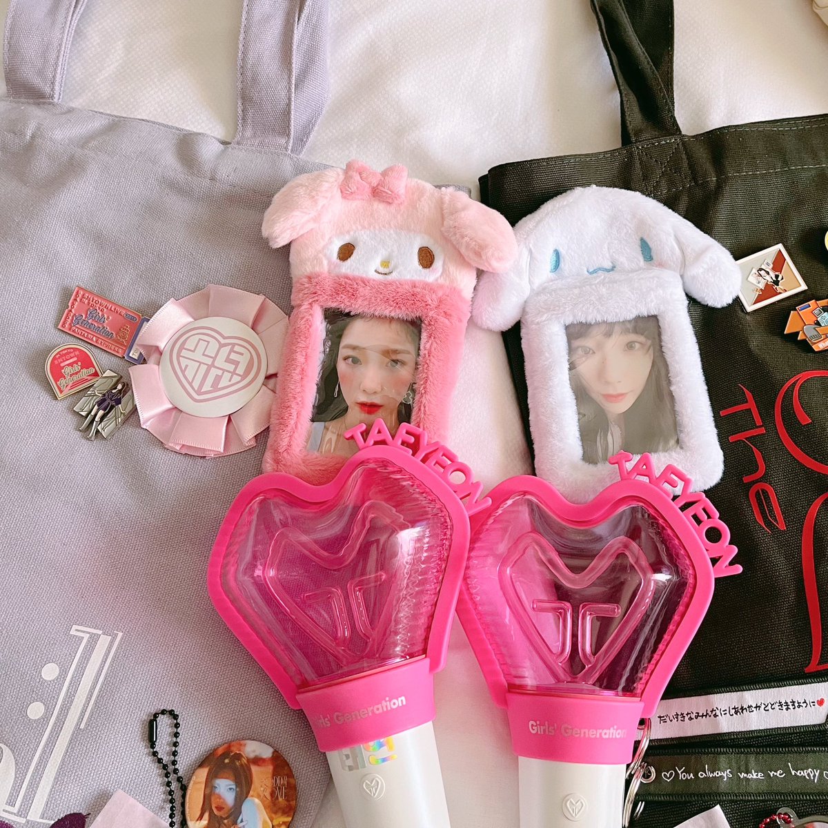 urloveiss's tweet photo. 日本公演からもうすぐ一ヶ月経とうとしているけど、今でも夢のような二日間だったと思う🫠一日目は懐かしのショーケースでのTシャツ着て行った🫶🏻始めから絶好調だったテヨンちゃんも忘れられないし、涙拭いながら歌を聴いてた周りのソウォンさんたち見て四年間長かったよね...と感慨深かった思い出💭 https://t.co/kjn7jobRbm