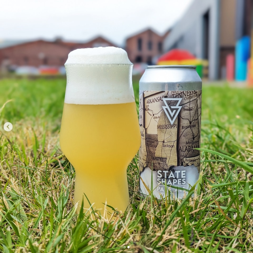 🇺🇸🛑 STATE SHAPES 🔵🇺🇸 State Shapes is our newest Pale Ale coming in at 4.5%. With this one, we intertwined Centennial for some old-school pine with Strata for new-wave tropical fruit. The result is delicious hoppy drinkability.