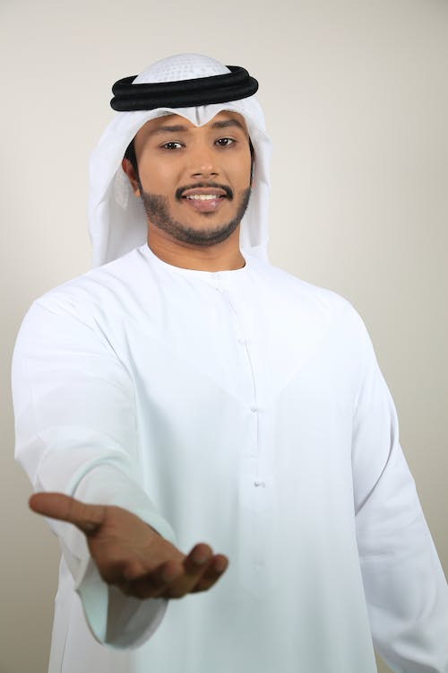 The colors of Emirati men’s folk attire are lovely. A snow-white robe combined with a charcoal-black agal make a wonderful contrast

#Emirati_traditional_attire #Emiraticlothing #Emiratifolkdress #Emiratirobe #thobe #agal #nationalclothing #folkdress #folkcostume #folkclothing