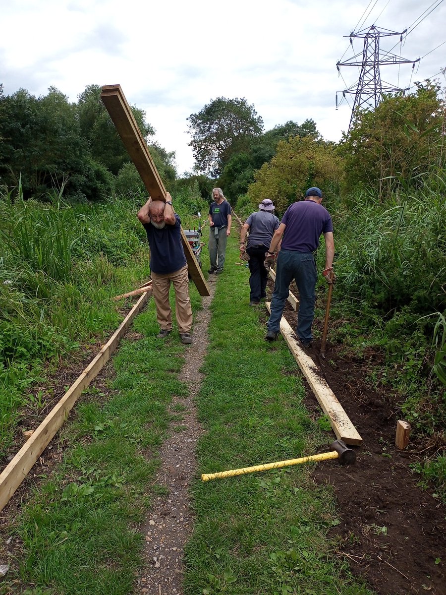 GreenwaysProj's tweet image. Lots more work done on the river path at Sproughton Nature Reserve, thanks to our wonderful volunteers! The end of phase one is in sight! @IpswichGov @BaberghSuffolk @WildIpswich #volunteers #pathwork #sproughton #rivergipping