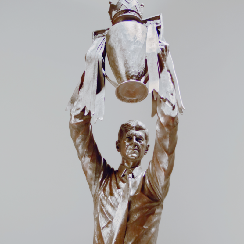 Arsenal's tweet photo. Pioneer. Visionary. Invincible.

We have today unveiled a statue of Arsène Wenger outside Emirates Stadium to celebrate his incredible impact at the club ❤️