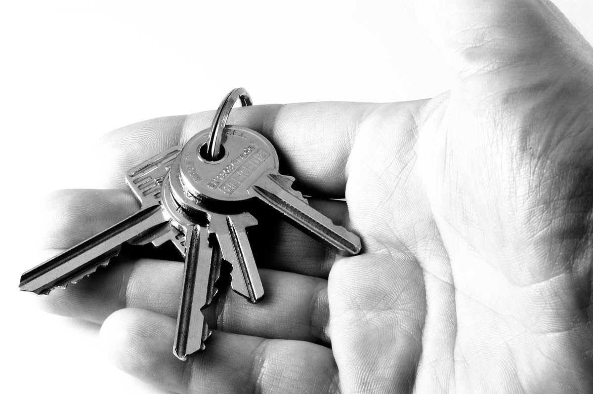 award_ltd's tweet photo. Letting out a property requires expertise, dedication and commitment so it's best to engage a professional: https://t.co/apUXue5qj6 https://t.co/V79RpGP23x
