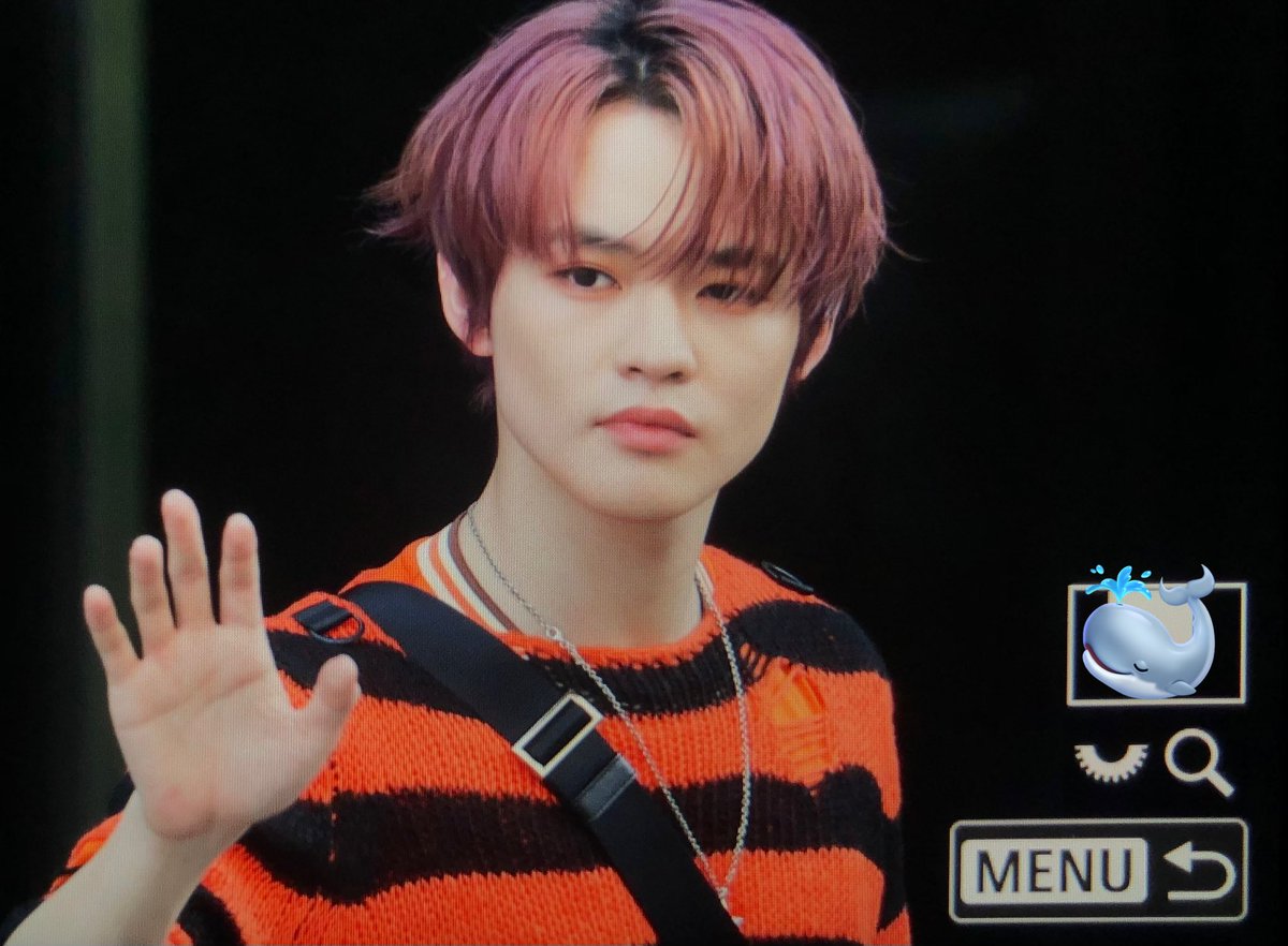 230728 뮤뱅 퇴근 
#NCTDREAM #엔시티드림 #천러 #러러 #钟辰乐 
오늘의 🍊
