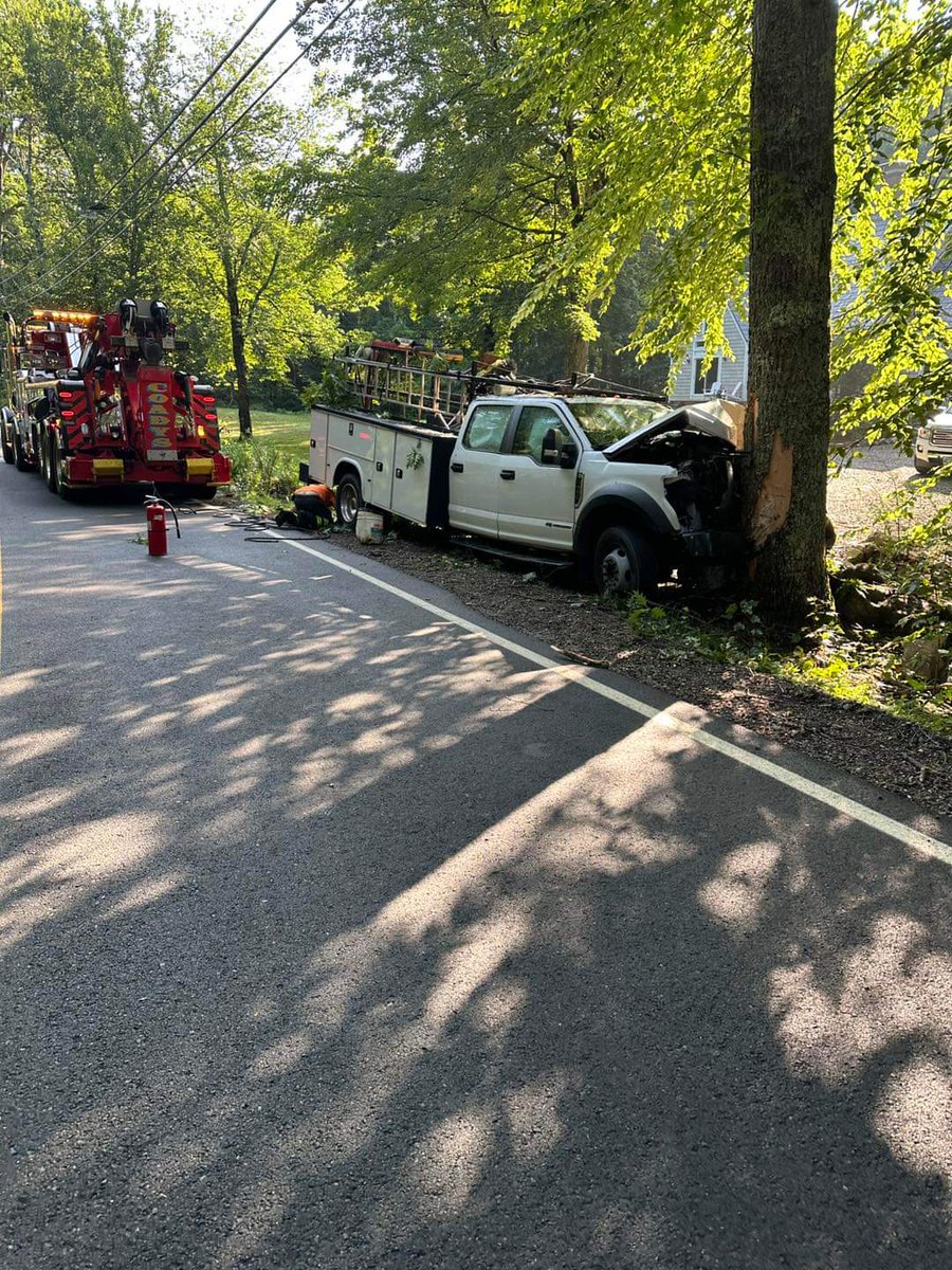 RockinghamAlert's tweet photo. Sandown, NH *MVC/ROAD CLOSURE* Odell Rd - Single vehicle crash, truck into a tree, 1 PT transported, roadway is closed at this time - 7/28 - 08:00 #SandownNH #LocalTraffic https://t.co/06wPBGVDvf