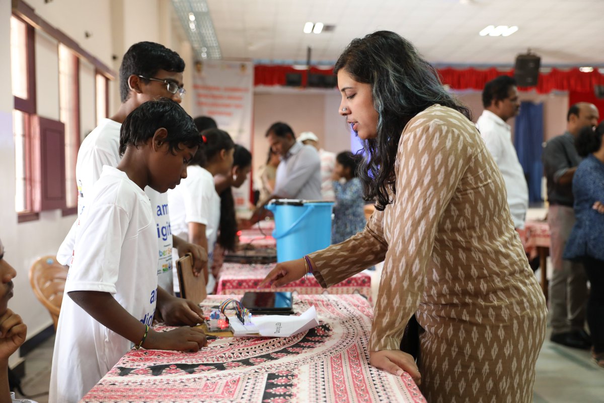 RDT_anantapur's tweet image. Ideas on themes like Coding, Visual Coding, Gaming, AI, Robotics, Websites and IOT, Java Script, Chat GPT, and Animation incorporated a collaborative spirit among the students.

#ArtisticBrilliance #CodingChampions #EducationRevolution #EmpoweringYouth #STEMskills