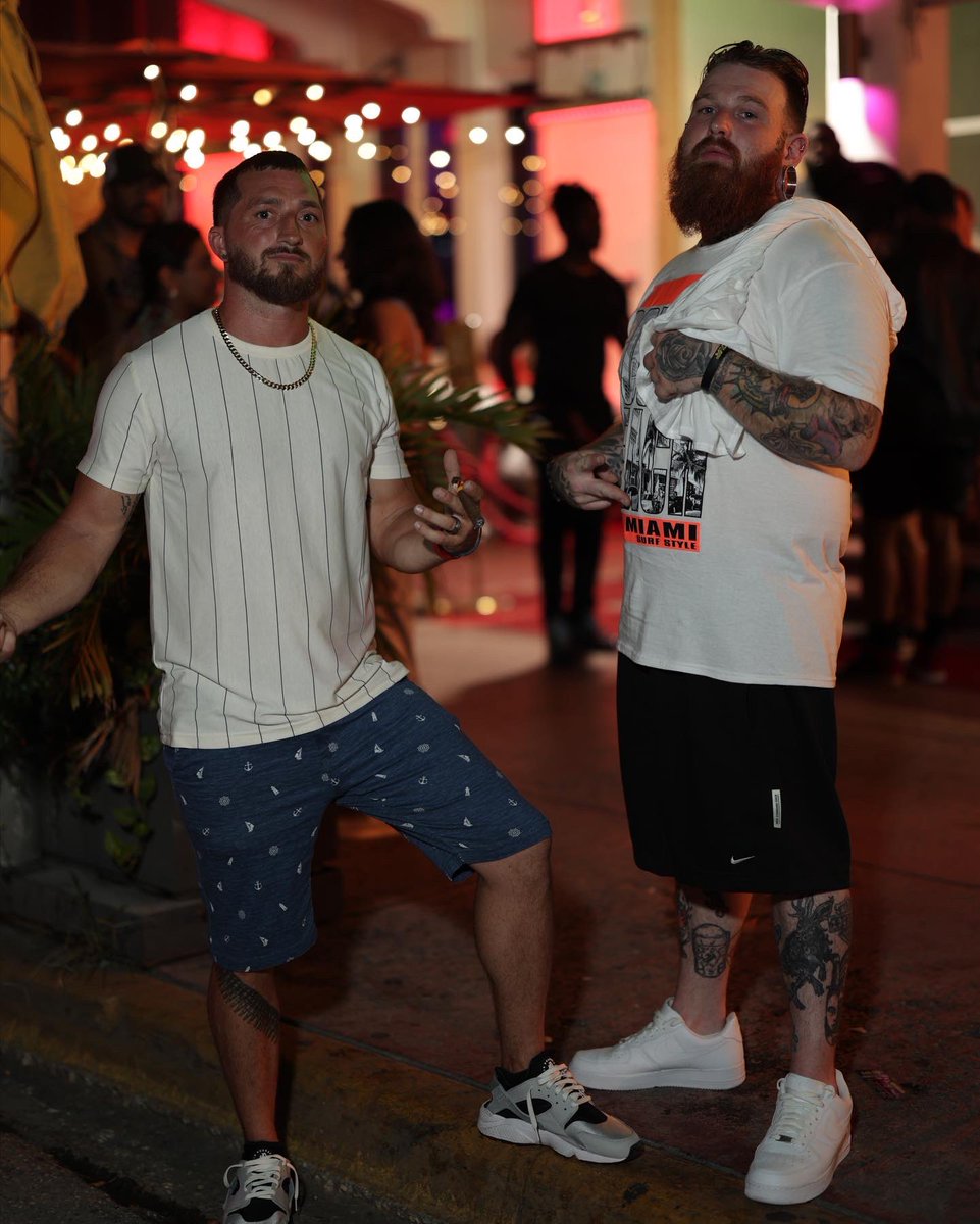 jacobmeadows2's tweet photo. Some pic from Miami for my brothers bachelor party https://t.co/7O5Lpw60O2