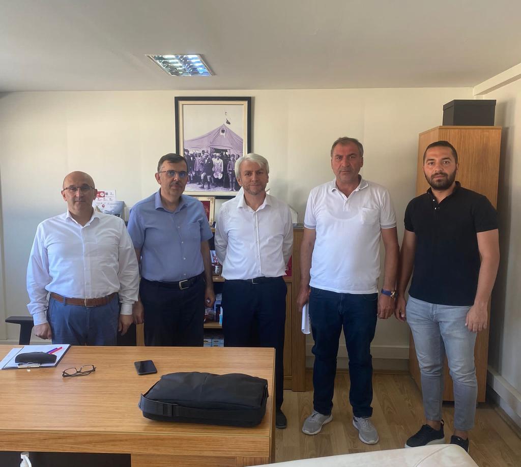 Sivil Toplum Halk İlişkiler Bşk.İlçe Bşk Yrd. Birol Demirci ve yönetim kurulumuz,Etimesgut yerleşkesinde bulunan Kızılay Çadır ve Tekstil A.Ş. 
Mrd .Yrd . sn Süleyman Sönmezgil , GM.Mrd. sn Ömer Faruk Özgün, GM.Yrd.Yunus Çelik   
ziyaret ettiler.