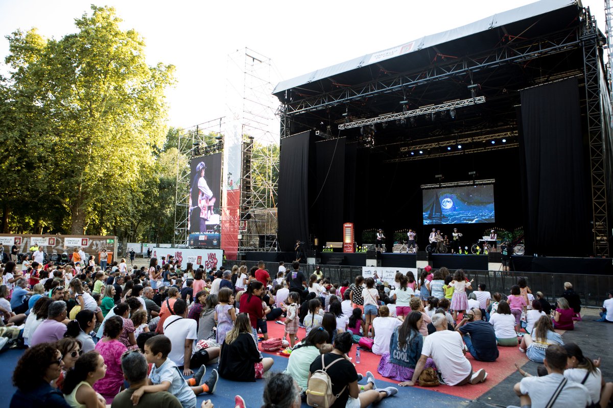 FestasVigo's tweet photo. #VigoEnFestas2023 #Vigo #VigoMola
Achegamos fotografías do pasado mércores da actuación infantil "Martina y los Supersingers" no Auditorio de Castrelos 👏🏻✨ https://t.co/54WDxn0GwK