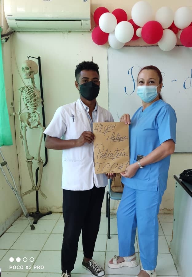Estudiantes de 4to año de medicina del Núcleo Docente #Maliana, realizan el primer TCC de la rotación de Pediatría. Porque #CubaEduca #CubaCoopera #CubaViveYTrabaja