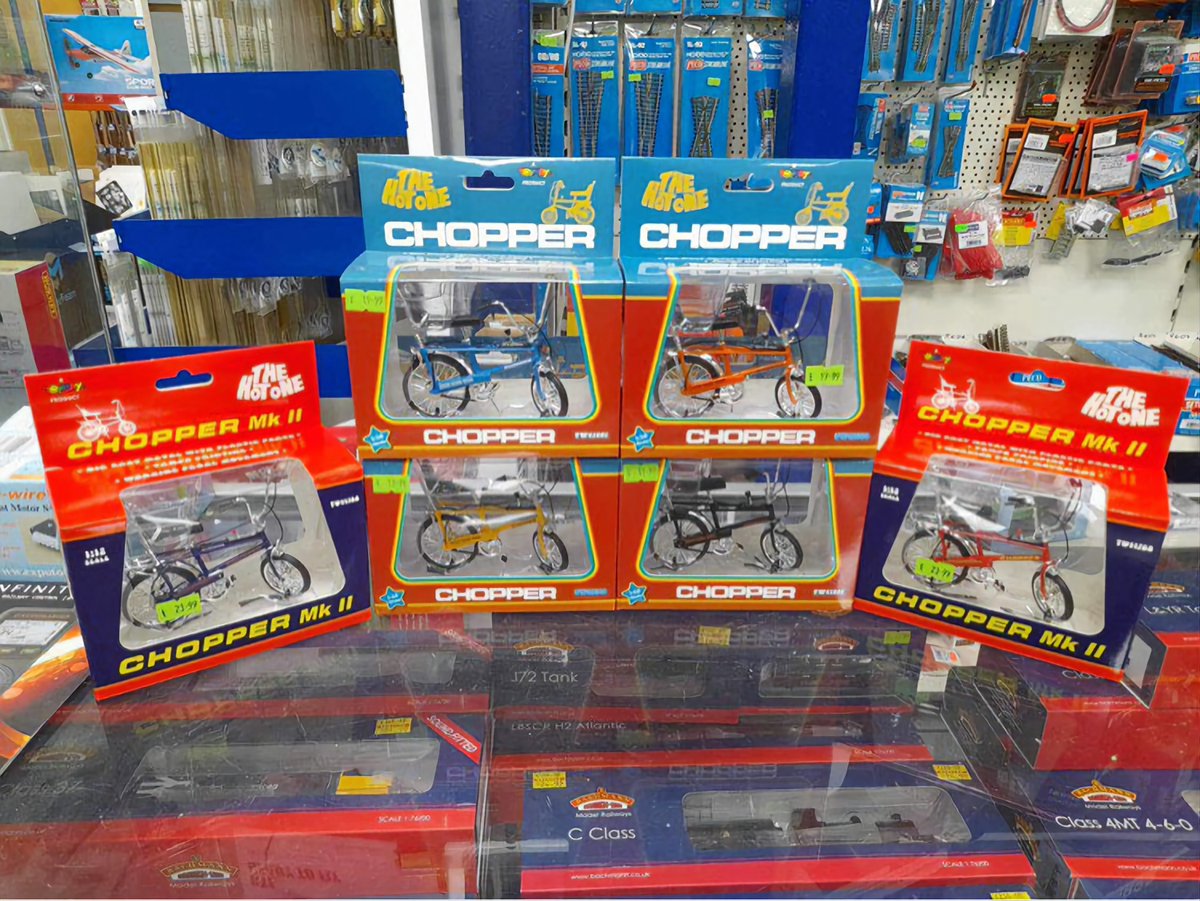 ModelWorldKent's tweet photo. Chopper MK1/MKII 1:12 Diecast Models from £19.99!

Available in 6 different colours:
Orange, Yellow, Black, Blue, Infra Red &amp; Ultra Violet.

A highly detailed 1:12 scale diecast model replica of the groovy Raleigh Chopper MK1/MKII.

#diecast #choppers #modelworld #chopperbikes https://t.co/97eQ5SAm3V