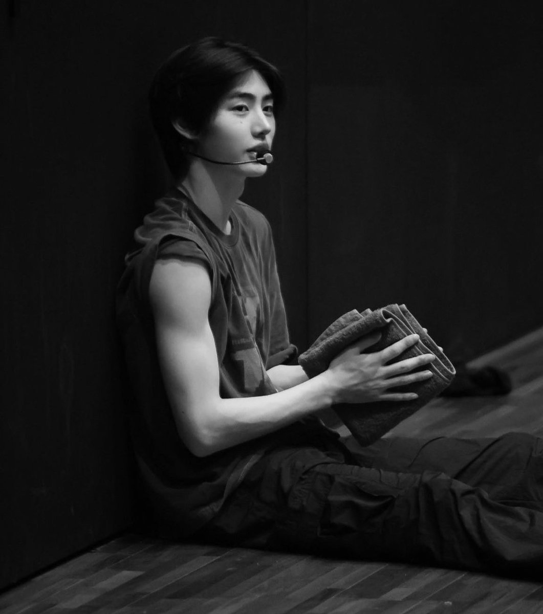 archiveofhoon's tweet photo. sunghoon looks so good https://t.co/PtlkkG67lI