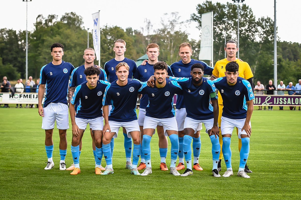 𝟱 𝗮𝘂𝗴𝘂𝘀𝘁𝘂𝘀 𝗶𝗻 𝗛𝗲𝗻𝗴𝗲𝗹𝗼!

Voor het oefenduel met De Treffers op zaterdag 5 augustus wijken we uit naar het complex van PAX in Hengelo en dus niet in Zelhem.

Het duel met De Treffers start om 12.00 uur!

#VeurAltied #SamenDRAN #DG70jaar