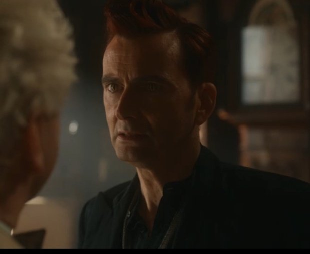 LovelyyMark's tweet photo. OH GOD, CROWLEY WAS CRYING THAT'S WHY HE PUTS ON HIS GLASSES BEFORE KISSING AZIRAPHALE 😭
#GOS2Spoilers #GoodOmens2 #GoodOmens2Spoilers https://t.co/1jKLTJMWew