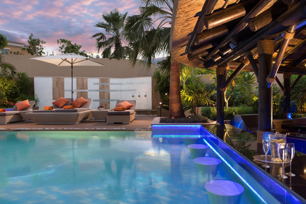 CapeReed's tweet image. With these five ideas, your pool bar will become the ultimate summer retreat, attracting friends and family for endless hours of fun and relaxation.

rb.gy/vp8rk

#PoolBar #Summer #WeekendFun #Summer