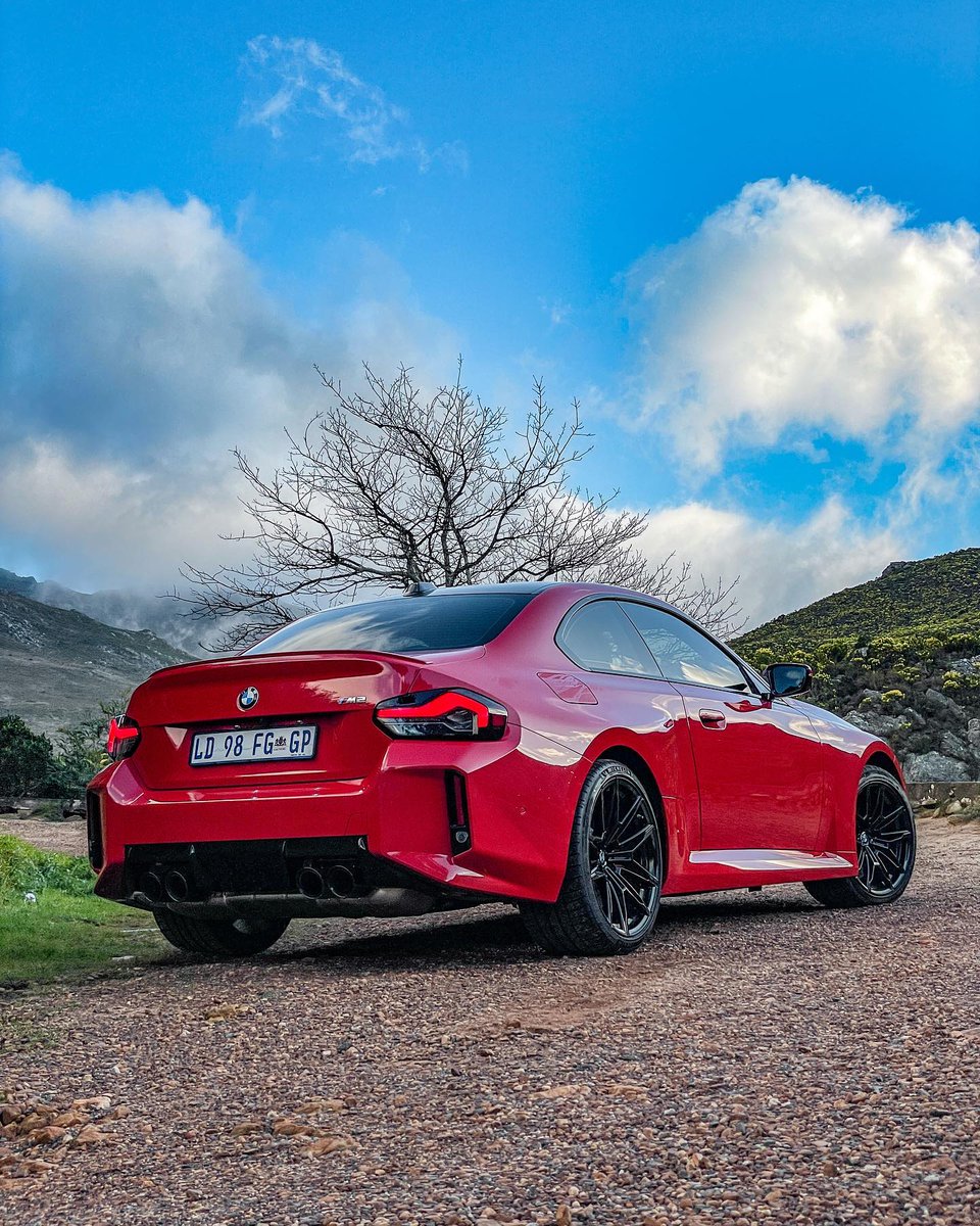 AutoTraderSA's tweet photo. 338 kW and 550 Nm. The all-new BMW M2 is one serious machine. What do you think of the styling?
#bmw #m2 #bmwm2 #bavarian #msport #mdivision #cars #newcars #searchautotrader https://t.co/nLxIYZyyhJ