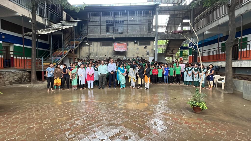 tellme_360's tweet photo. Students from Sumati Balwan School #Pune were filled with excitement and joy to go on a virtual trip through TellMeVR, from a thrilling Jungle Safari to an immersive experience of visiting  Raigad Fort, and finally, a captivating tour of Meghalaya.

@vsrinivasarao18 @ramakiyer
#VR #meta #VirtualReality #student #school  #virtualtrip #JungleSafari #Meghalaya #RaigadFort