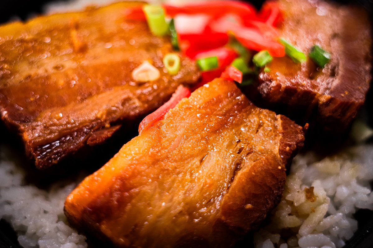 michaelching's tweet photo. Rafute Bowl ($10) made by Ukwanshin Kabudan at Jikoen Hongwanji Buddhist
Temple Bon Dance
Okinawa-style pork, rice, and condiments.
#bondanceinhawaii #bondancehawaii #bondance #盆踊り #obon #obonfestival #summerfestival #hawaii #ハワイ #hawaiiblog #hawaiiblogger #hawaiifoodblogger #hawaiiphotography #whattoeatinhawaii #wheretoeatinhawaii #foodblog #foodblogger #foodphotography #photography #luckywelivehawaii #luckyweeathawaii #foodiesofhawaii #hawaiistateofmind #ハワイ生活