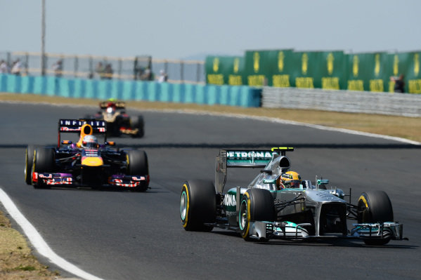 botequimgp's tweet photo. Há 10 anos Lewis Hamilton (Mercedes) venceu o GP HUNGRIA 2013. Kimi Raikkonen (Lotus) foi o 2º e Sebastian Vettel (Red Bull) o 3º.
#F1 #Formula1 #GPHungria #GPHungria2013 #HungarianGP #F1History #2013 #F1Throwback #RacingLegends #F1Fans #F1Memories #F1Nostalgia #Hungaroring https://t.co/9jD9EhUjJP