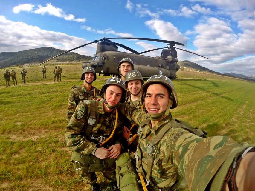 DimitrisSavvid4's tweet photo. Υπηρέτησα στις Ειδικές Δυνάμεις Αλεξιπτωτιστών. Στη δήθεν "σκληρή και επίλεκτη" μοίρα. Ανατρίχιαζα θυμάμαι βλέποντας τις πουλάδες των αλεξιπτωτιστών στο στήθος τους την πρώτη μέρα που κατατάχθηκα.

Λίγους μήνες μετά είδα με τα μάτια μου πόση υποκρισία υπάρχει από τους πολιτικούς όταν αναφέρονται στην δήθεν σπουδαία δυναμική του στρατού μας. Να ξεκινήσω από το γεγονός ότι με το ζόρι ρίξαμε 10 βολές όλες και όλες ; Δεν είχαμε πυρομαχικά βλέπετε. Εμείς οι δήθεν επίλεκτοι των επίλεκτων .

Να ξεκινήσω πως αν έβρεχε δεν μας άφηναν να βγούμε για τρέξιμο να μην αρρωστήσουμε; Είναι ακριβή η νοσηλεία των στρατευμάτων βλέπετε.

Να ξεκινήσω ότι πέρα από μια τρίμηνη ομολογουμένως άρτια εκπαίδευση για τα άλματα, από έμπειρα στελέψη, η υπόλοιπη θητεία ήταν γοπινγκ, σκούπισμα και υποχρεωτικό αραλίκι στο καψιμι;

Και την ίδια ώρα άκουγα υπουργούς στις παρελάσεις να δηλώνουν βαρύγδουπα πόσο ισχυροί νιώθουμε απέναντι στον κάθε εχθρό. Με σκοπό να παρασύρουν το συναίσθημα του κόσμου. Και έτσι στο συναίσθημα του χειραγωγημενου ψηφοφόρου δικαιολογούνται οι τεράστιες αμυντικές δαπάνες και οι σχετικές μίζες..

Η πραγματικότητα όμως είναι άλλη.

Είναι σαν να αφήνεις το σπίτι σου ετοιμόρροπο χωρίς καμία εργασία συντήρησης για χρόνια, αλλά να νιώθεις υπερήφανος που αγόρασες καινούριο αυτοκίνητο...
Στις επόμενες παρελάσεις λοιπόν που θα ακούσετε πάλι τα βαρυγδουπα λόγια. Τις προπαγανδιστικές δηλώσεις. "Αν ο εχθρός έρθει νύχτα πρώτα θα τον κάψουμε και μετά θα τον ρωτήσουμε ποιος ήταν" και άλλα τέτοια. Μην θυμηθείτε τότε τα δικά μου (κακοπροαίρετα για κάποιους που τα βάζουν μαζί μου, λόγια) .

Να θυμηθείτε πως εν καιρώ ειρήνης ανατινάχθηκε αεροπορική μας βάση απο δική μας αμέλεια. Η Νέα Αγχίαλος του Βόλου είναι σήμερα μια πολύ φάντασμα και δεν είμαστε σε πόλεμο...

Ούτε να φανταστώ θέλω τι θα γινόταν αν δεν είχαμε ειρήνη...

#Αγχιαλος #βόλος #F16