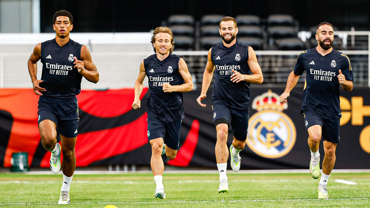 realmadrid's tweet photo. 🏃🏃🏃🏃
#RealMadridOnTour https://t.co/ZaEGaUAyQL