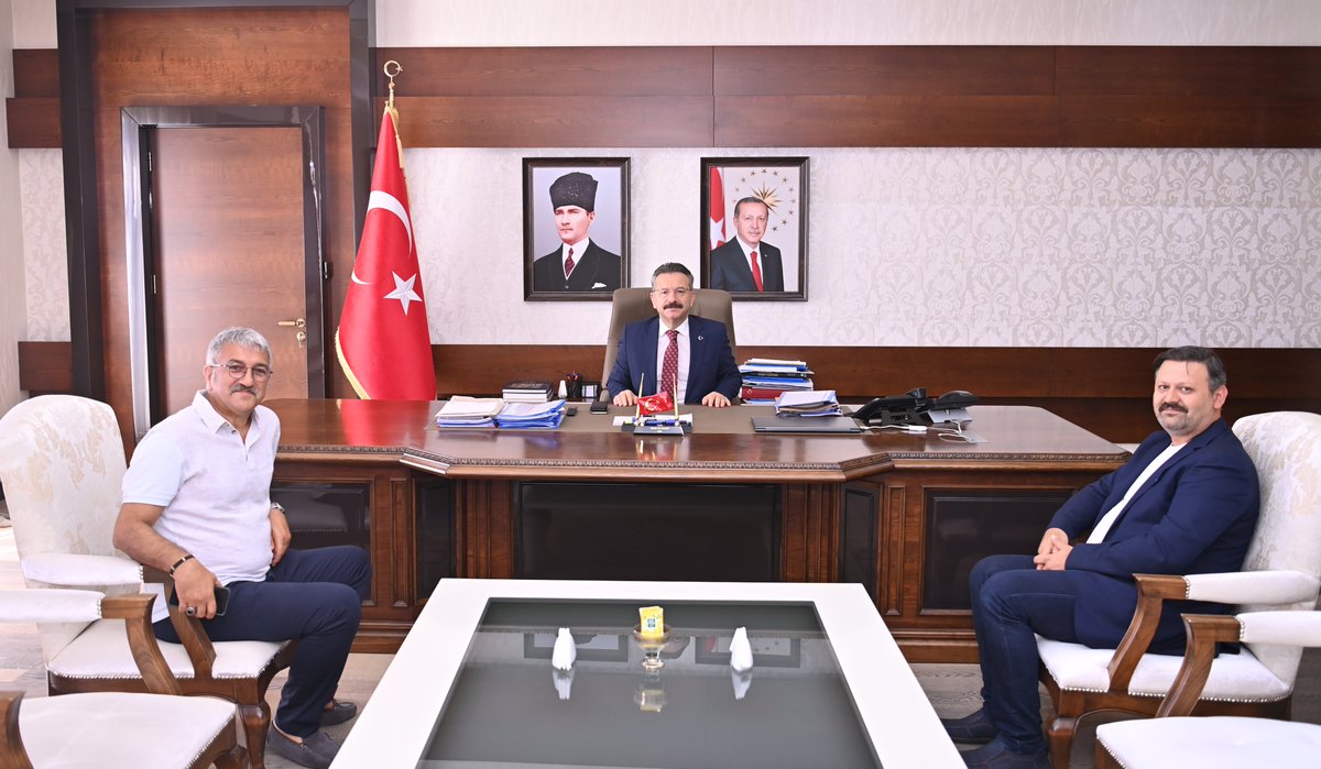 AydinValiligi's tweet photo. Engelli Bakım Merkezleri Derneği Başkanı Evren Aslan ve Serdar Demirkol, Valimiz Sayın Hüseyin Aksoy’u ziyaret etti. https://t.co/DD57pug8JE