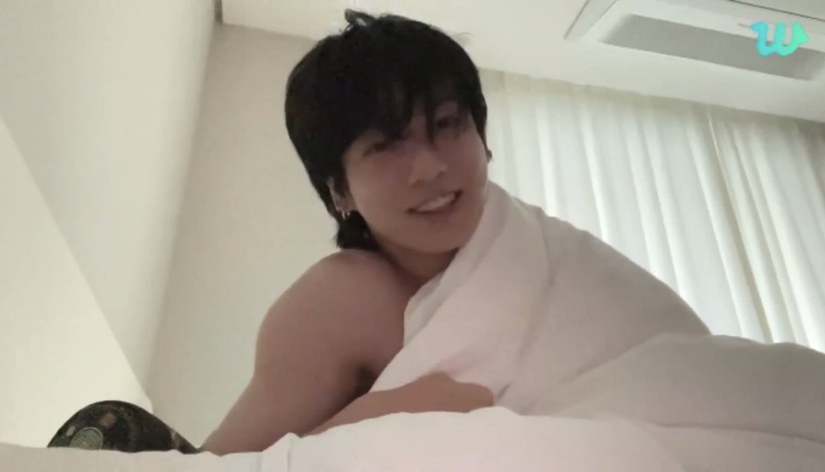archiveforJK's tweet photo. so this was not a dream…. https://t.co/XIXdaz3ObU