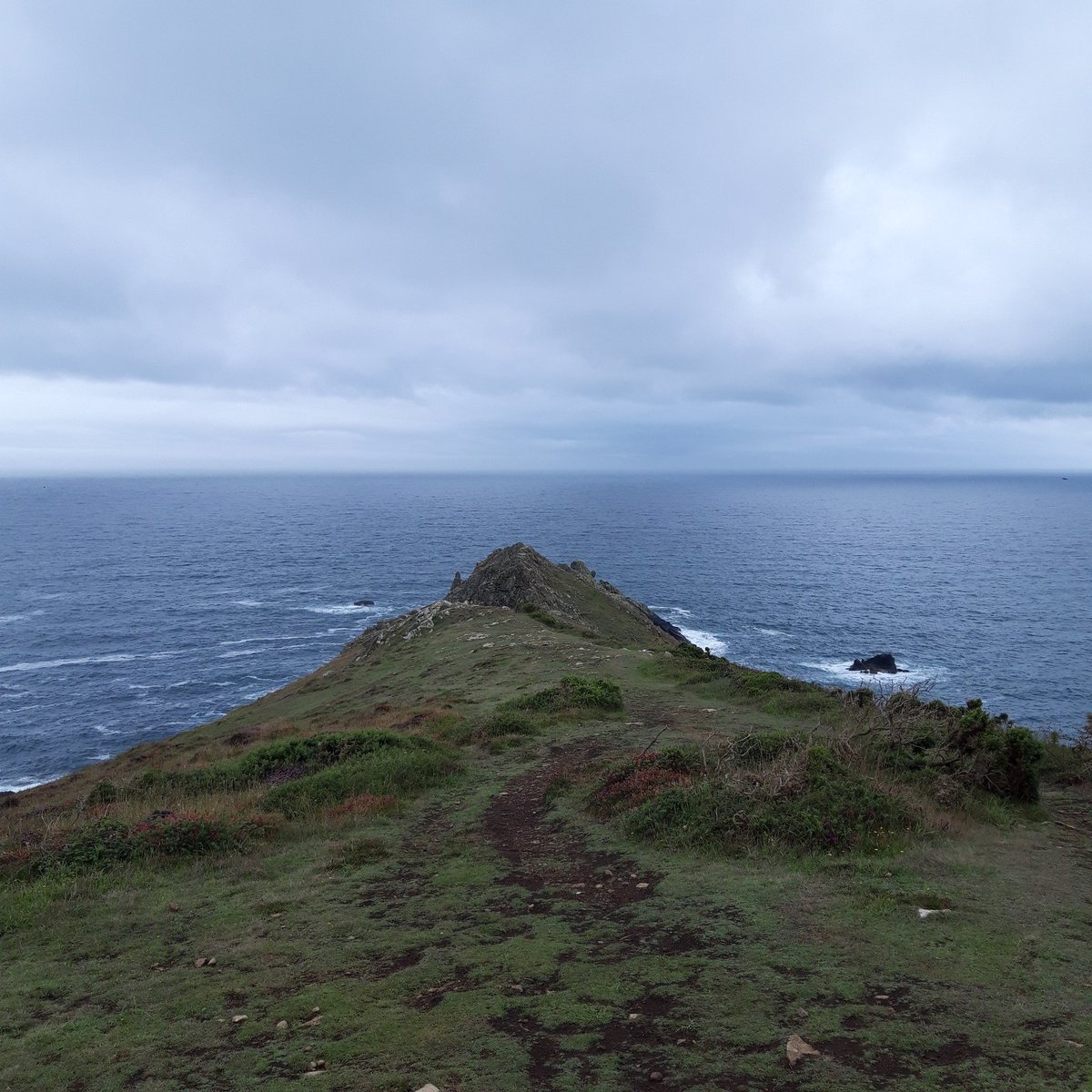 Walking the ##swcoastpath and #volunteering has provided opportunity to share some thoughts on the value of volunteering. bitly.ws/PpIS