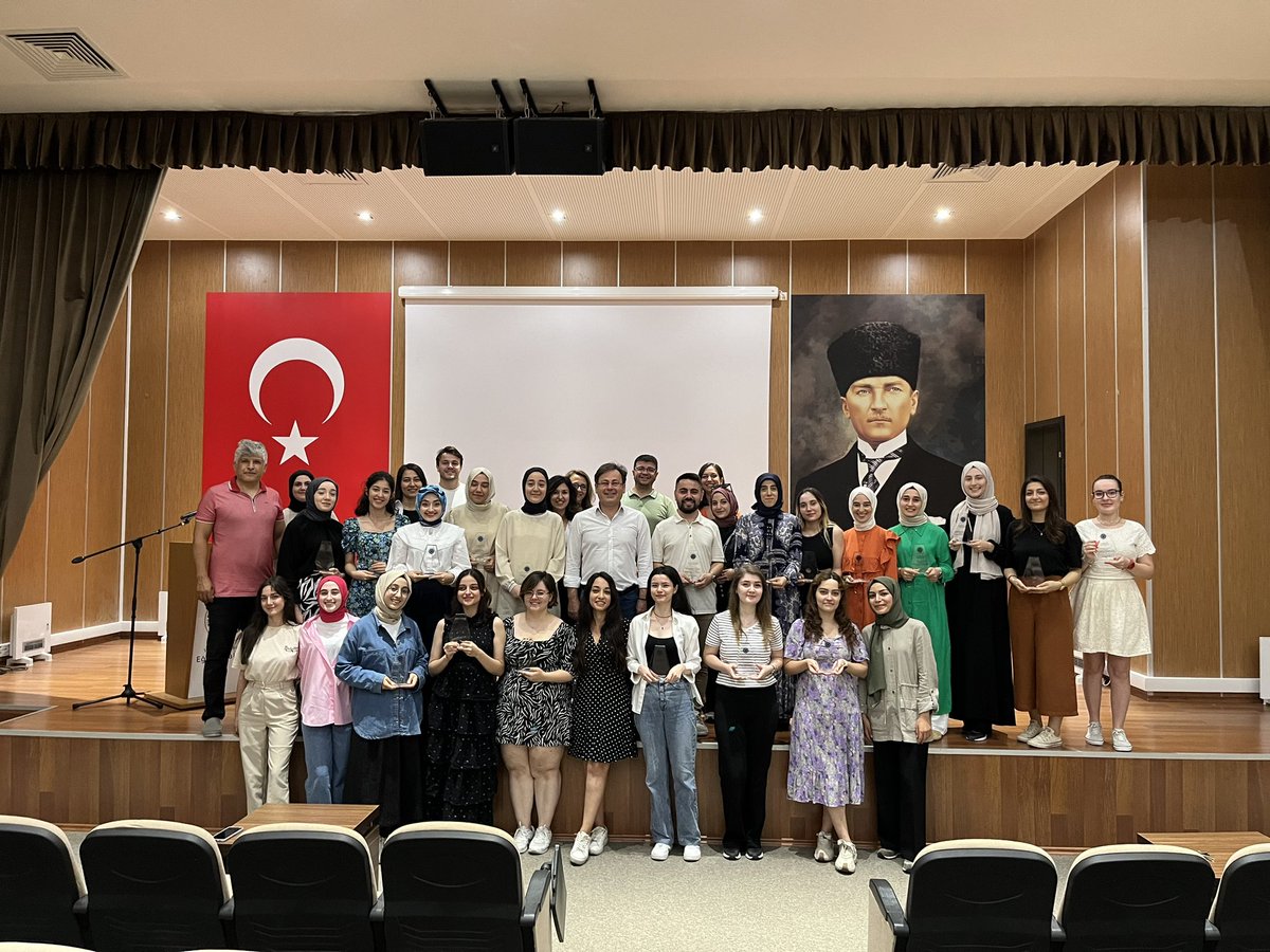 YTÜ Eğitim Fakültesi (@yildizegitim) on Twitter photo Sayın Dekanımız Prof. Dr. Mehmet Engin Deniz tarafından fakültemizde dereceye giren öğrencilere plaket takdimi gerçekleştirildi. 💫 <a href="/proftameryilmaz/">Tamer Yılmaz</a> <a href="/YildizEdu/">Yıldız Teknik Üniversitesi</a> <a href="/mengindeniz/">Prof. Dr. Mehmet Engin DENİZ</a> Sayın Dekanımız Prof. Dr. Mehmet Engin Deniz tarafından fakültemizde dereceye giren öğrencilere plaket takdimi gerçekleştirildi. 💫 <a href="/proftameryilmaz/">Tamer Yılmaz</a> <a href="/YildizEdu/">Yıldız Teknik Üniversitesi</a> <a href="/mengindeniz/">Prof. Dr. Mehmet Engin DENİZ</a>