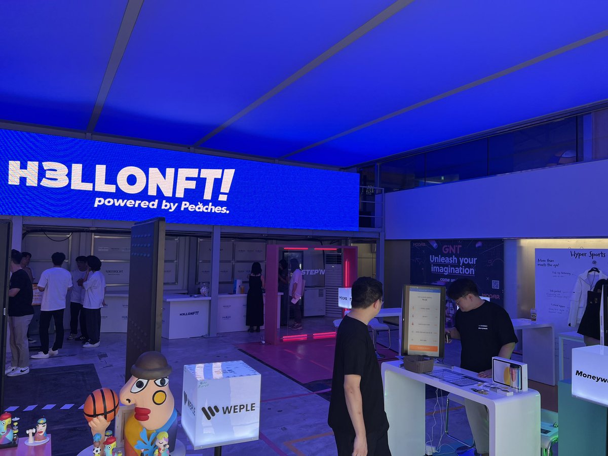 FacBrosG's tweet photo. Hello, first day of NFT 2023! Loved the solid organization and informative content!😊👏

@hellonft_live @_Laeng @facbros01 https://t.co/CyFupRfsh5