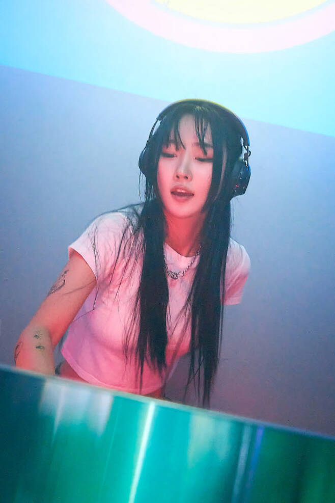 KpopGirlzBands1's tweet photo. #A2ZEnt comparte que #Dalsoobin (#Subin de #Dalhabet) será DJ bajo el nombre de DJ SUVIN
DJ SUVIN ha sido anunciada como parte de la alineación de DO! ¡IR! Summer Wave y 2023 Banyan Tree Oasis Pool Party en agosto
https://t.co/HTStQ9dsdr https://t.co/o7FqNPDpv7
