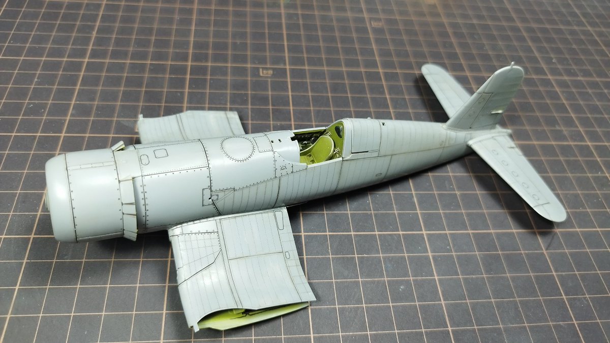 ModelTora's tweet image. #F4U  #TAMIYA  
作業進捗。士の字? 土の字?
機体主要部が組み上がりました～😊😸