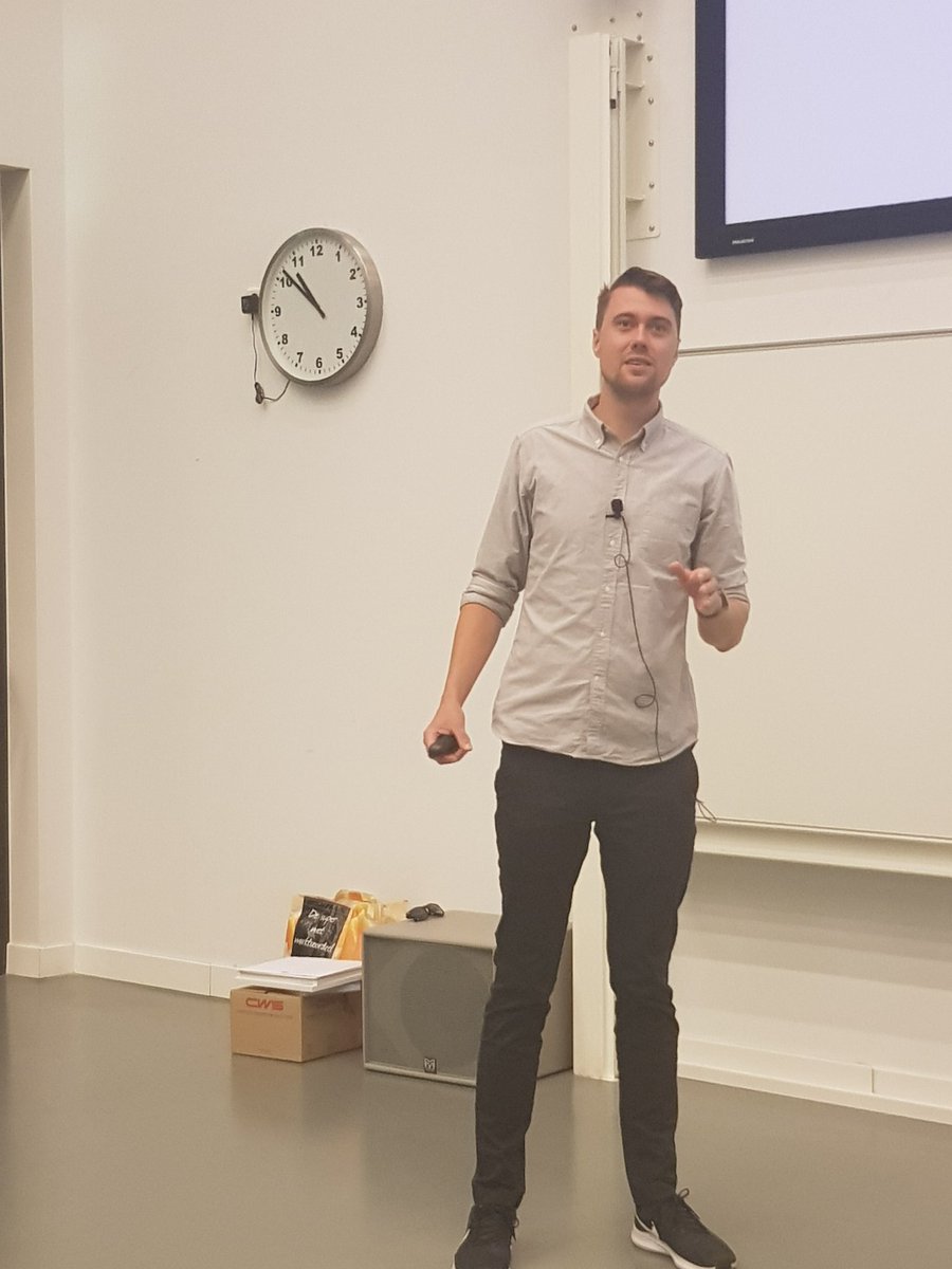 carbene_nitrene's tweet image. Klaas van Leest, young keynote speaker at #ISCNC2023 gives a splendid presentation about the unusual electronic structures of cobalt TAML complexes giving rise to unusual reaction pathways.