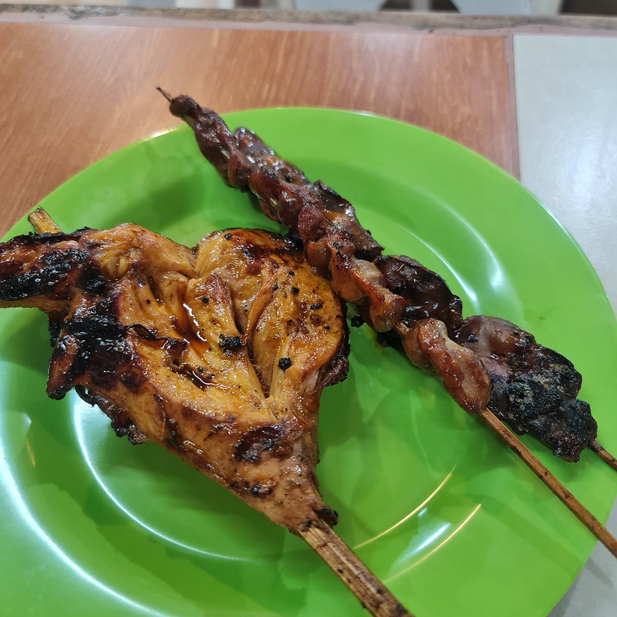 adamhturner's tweet photo. Trip to Bacolod wouldn't be complete without a trip to the Manokan or 'Chicken Country' for some inasal! #Philippines #Food https://t.co/thHlL9WpFb