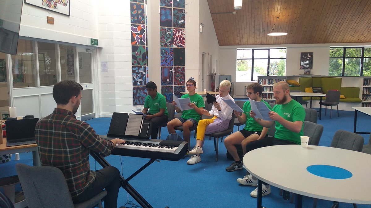Tonight is our first #OnlyBoysAloud Academi concert - we'll be @StAsaphCath at 7pm!🎵😊

Tickets 🎟️ ticketsource.co.uk/onlyboysaloud

Heno! Rydym yn @StAsaphCath ar gyfer ein cyngerdd Academi #OnlyBoysAloud cyntaf 😊