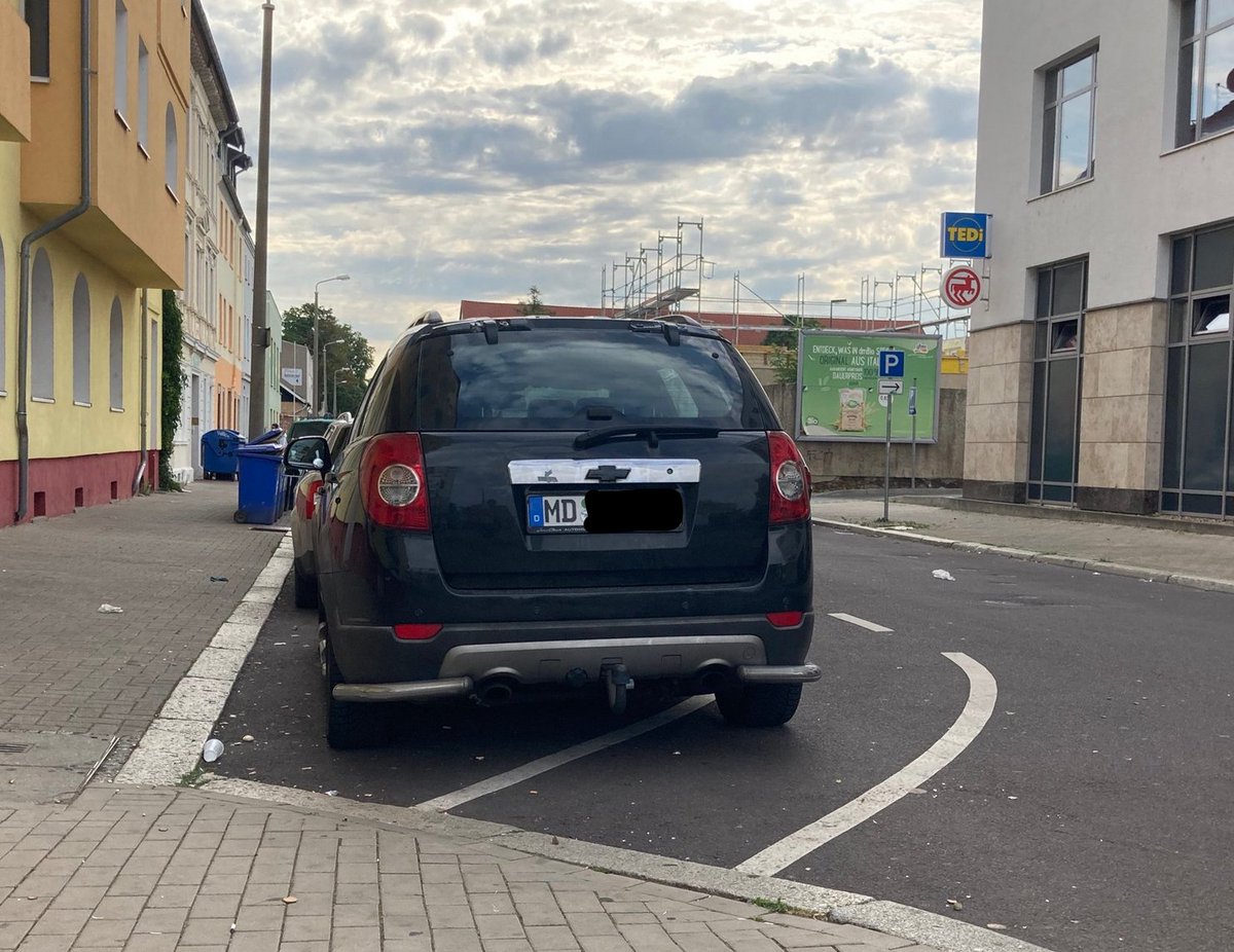 ottoparkt's tweet photo. Nein, der Radweg ist kein Parkplatz.

#Magdeburg #ottoparktüberall #falschparkende #srmd #stadtparken https://t.co/CjeV3QKRHN