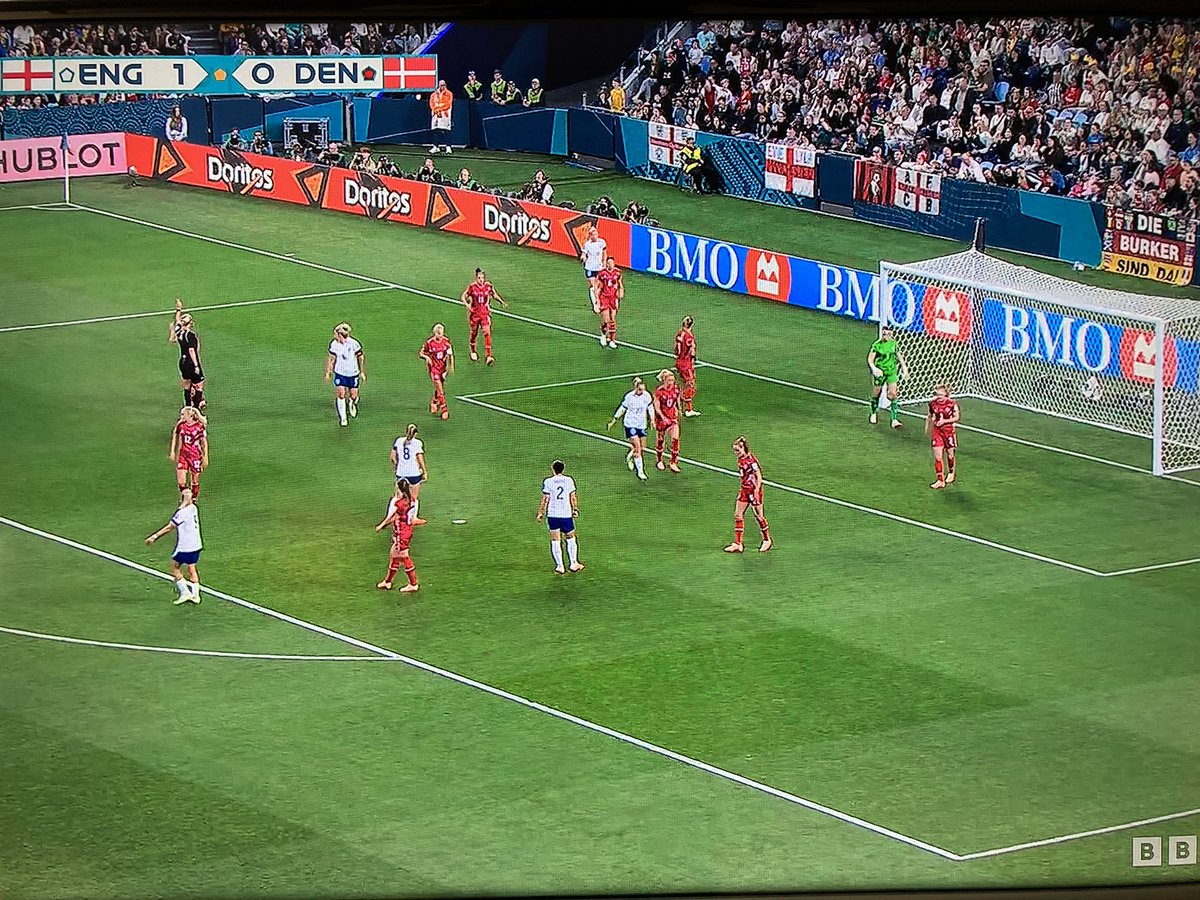 colourblindorg's tweet image. Let’s hope no @Lionesses are colour blind in this #ENGDEN
 #FIFAWomensWorldCup game. What are @DBUfodbold thinking having a green keeper with outfield in red &amp;amp; why has @fifamedia allowed MOs to wear black when DEN are in all red? 
Sympathies to any colour blind ppl trying to 👀