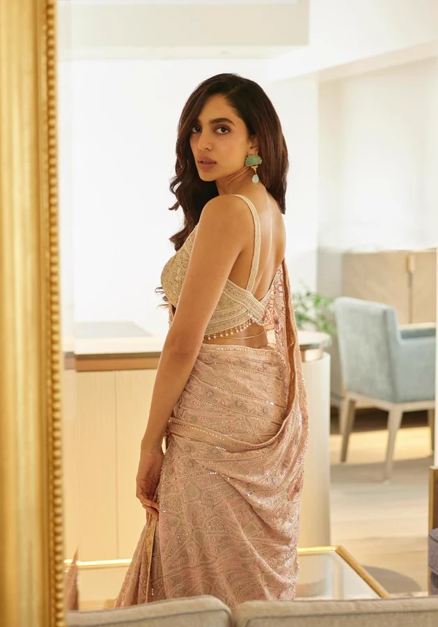 F2HMHJ3XoAI6PKo?format=webp&name=900x900